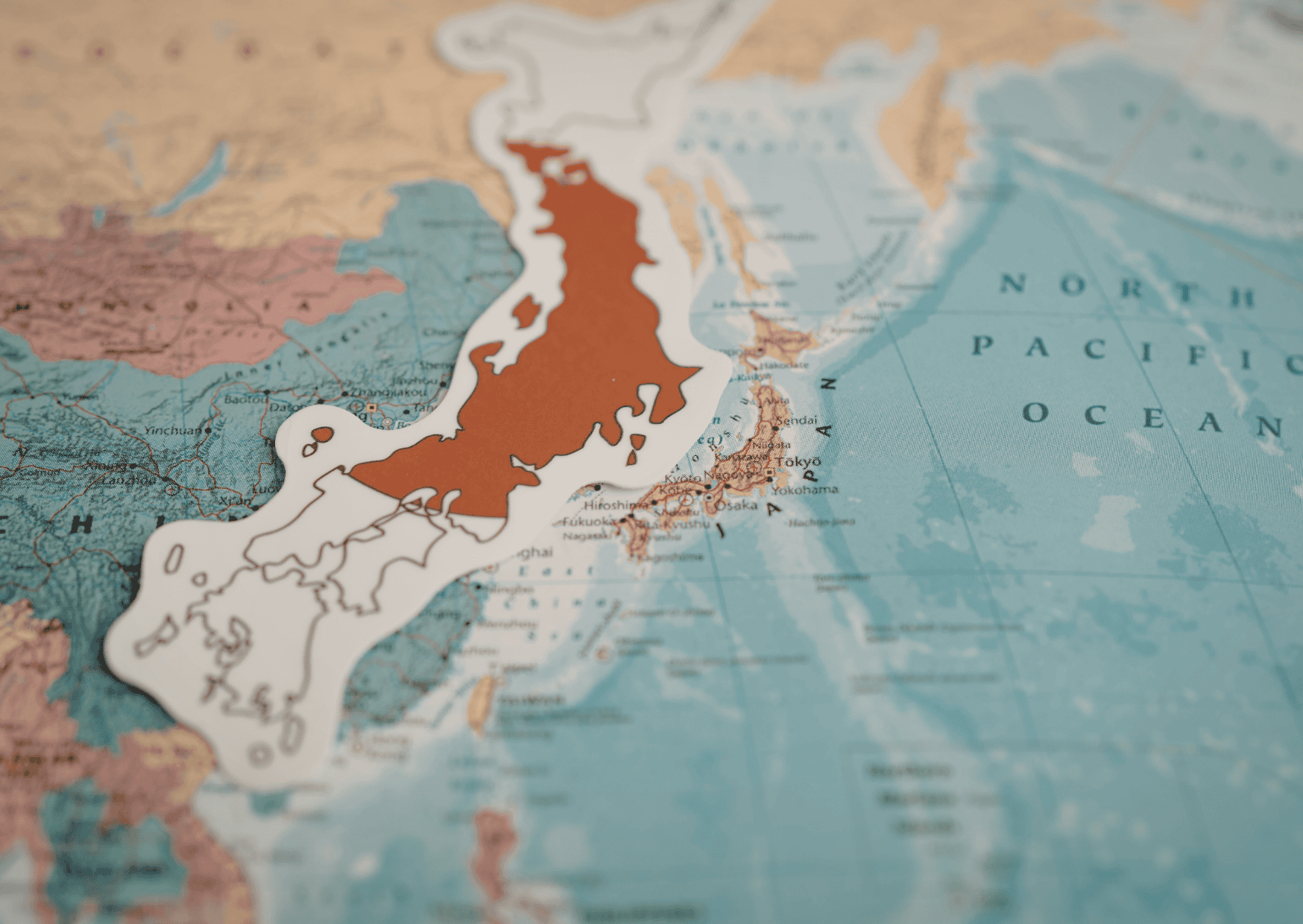日本地図で世界遺産の場所を確認する学習イメージ
